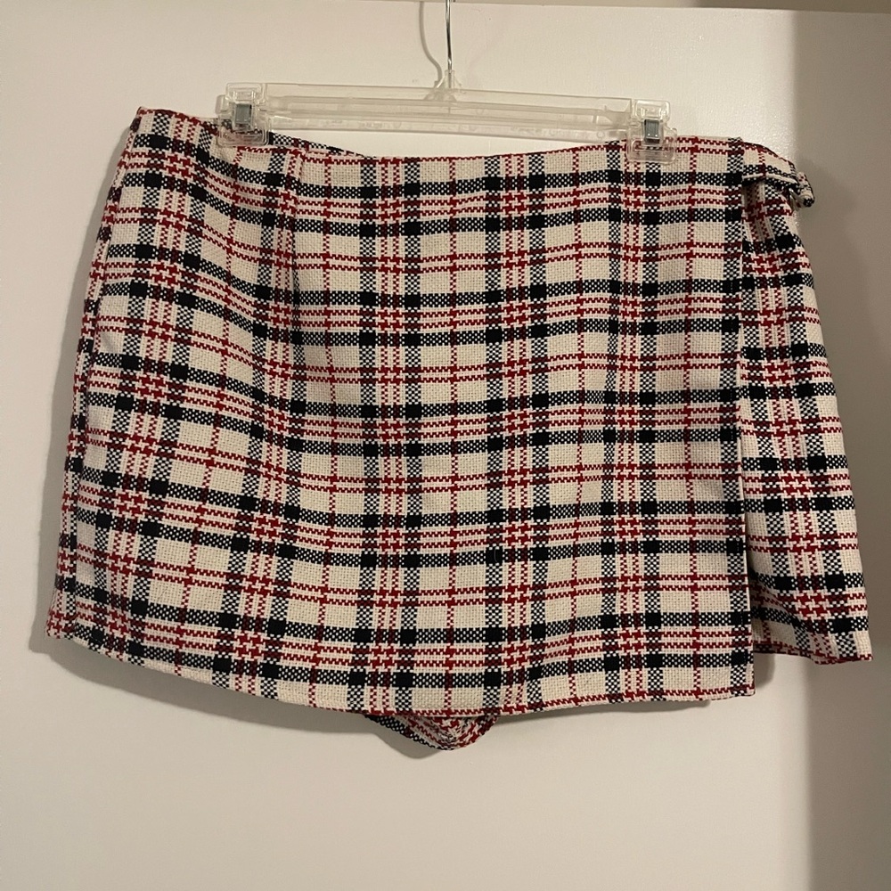 Forever 21 NWT Plaid Mini Skirt in Red and Black